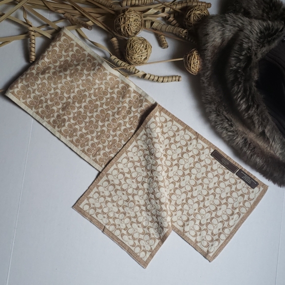 Women's Coach Scarf - Picture 4 of 5